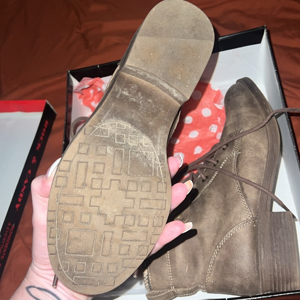 Boots - Picture 3 of 4
